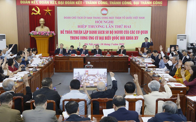 Việc lập và công bố danh sách chính thức những người ứng cử đại biểu Quốc hội được thực hiện như thế nào?